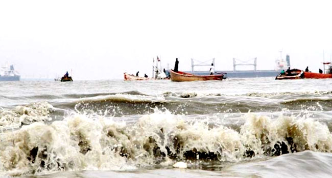 ঘূর্ণিঝড় ‘হামুন’ : উপকূলজুড়ে ৭ নম্বর বিপদ সংকেত