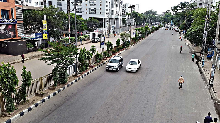 জোরদার নিরাপত্তায় থমথমে ঢাকা