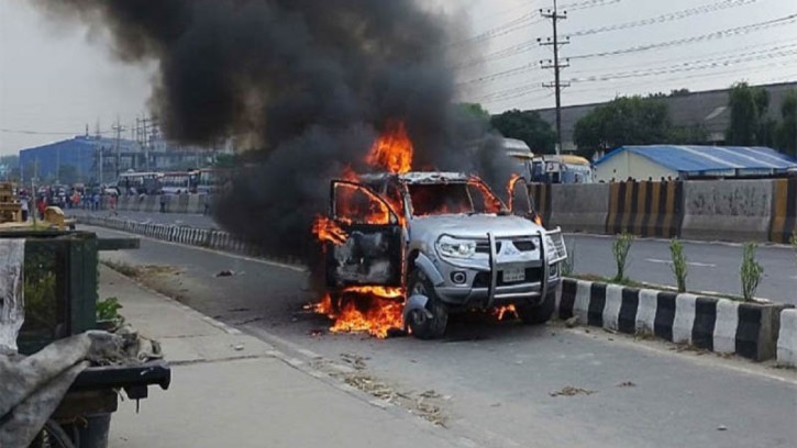 গাজীপুরে পুলিশের গাড়ি ভাঙচুরে ৪ হাজার জনের নামে মামলা