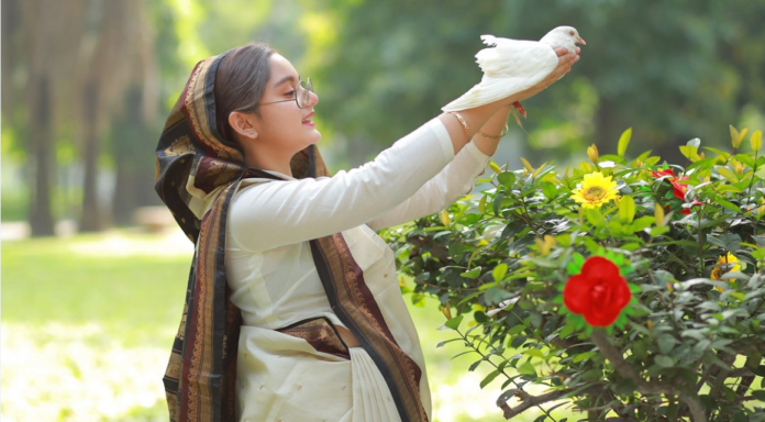 ৭০ বছরের বৃদ্ধার রূপে লুবাবা