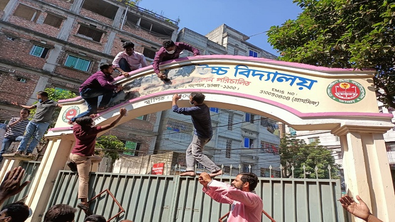 বিদ্যালয়ে জিয়ার নাম পরিবর্তন, এবার নতুন নাম মুছে দিল নেতাকর্মীরা