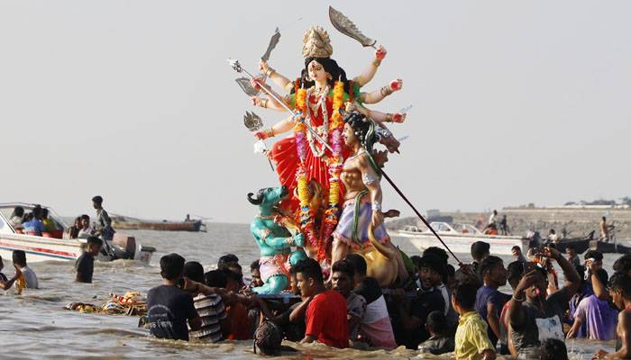 পতেঙ্গা সৈকতে আনন্দ-অশ্রুতে দেবীকে বিদায়