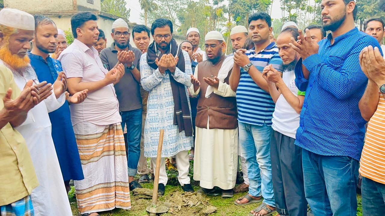 কচুয়ায় ফাতেমাতুজ জোহরা জামে মসজিদ পুনঃনির্মাণের উদ্বোধন করলেন ফয়সাল আজাদ