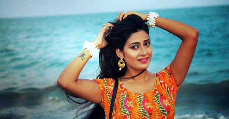 গাঁজাসহ অভিনেত্রী গ্রেফতার