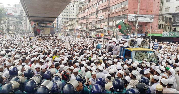 হেফাজতের সমাবেশে জনসমুদ্র, ২৪ ঘণ্টার আল্টিমেটাম