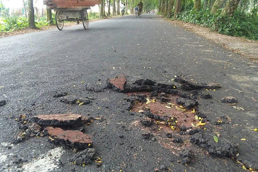 ১৯ কোটি টাকার রাস্তা নষ্ট হলো ৭ দিনেই