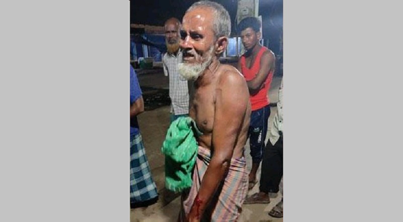 ঘর থেকে তুলে মেয়েকে কোথায় রেখেছে জানতে চাওয়ায় বৃদ্ধ বাবাকে পেটাল বখাটেরা