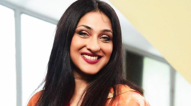 পঞ্চাশেও আবেদন ছড়াচ্ছেন ঋতুপর্ণা!