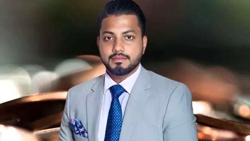 নিজেই শপথ পড়ে মেয়রের চেয়ারে বসার হুঁশিয়ারি ইশরাকের